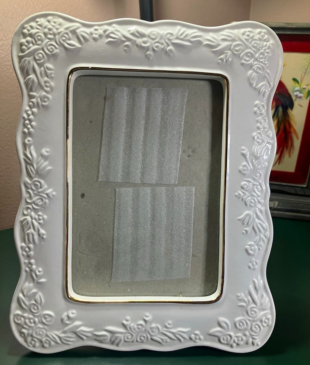 Vintage Frame Ceramic Ornate Floral Photo Frame 4x6 Landscape Easel Back White